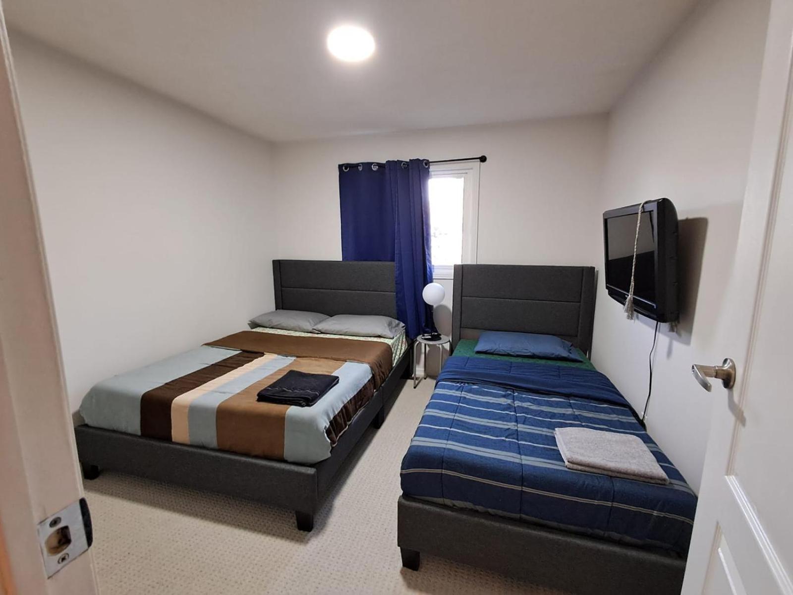 Square One Mississauga Suite- Attached Bathroom, Walking Transit & Plaza Ngoại thất bức ảnh